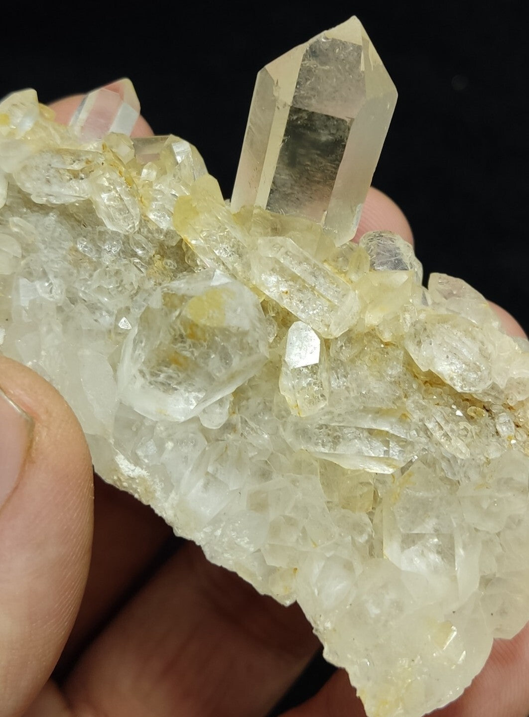 An Aesthetic terminated specimen of Quartz cluster 66 grams
