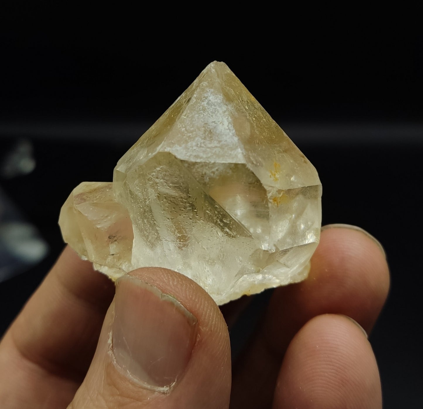 An Aesthetic terminated Quartz crystal specimen 46 grams