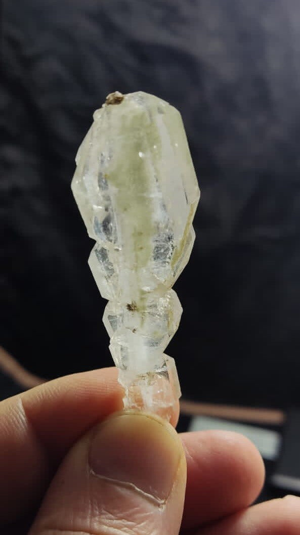 Fully Terminated Faden  Quartz with Chloride  Inclusions 12 Grams.