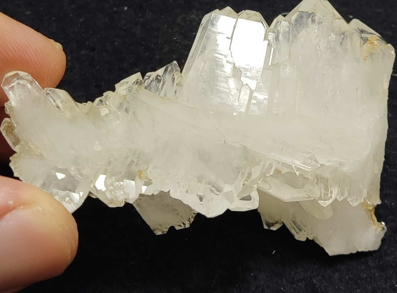 An Aesthetic terminated specimen of Quartz cluster 71 grams