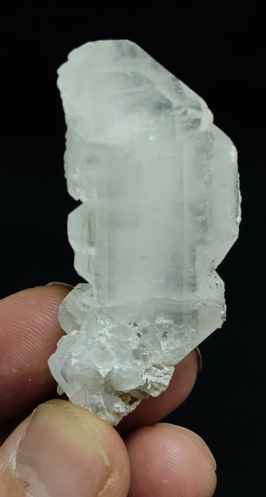 An amazing specimen of terminated faden Quartz crystal 32 grams