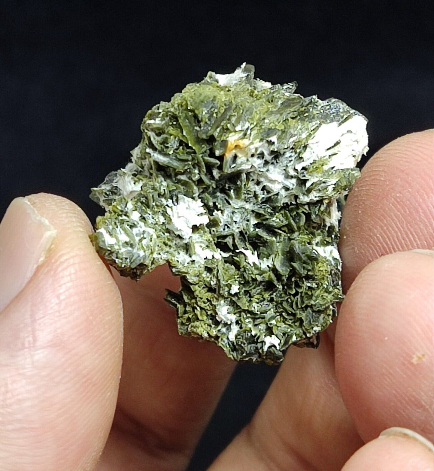 A very Aesthetic Natural beautifully terminated epidote cluster 15 grams