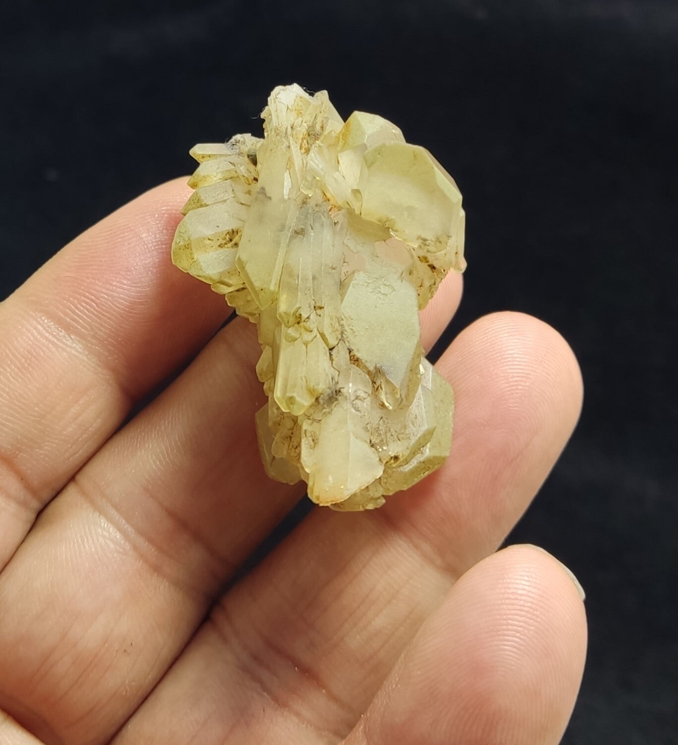 An Aesthetic specimen of faden chlorite quartz 24 grams