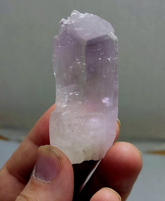 A very Aesthetic Natural spodumene kunzite triphane crystal 39 grams