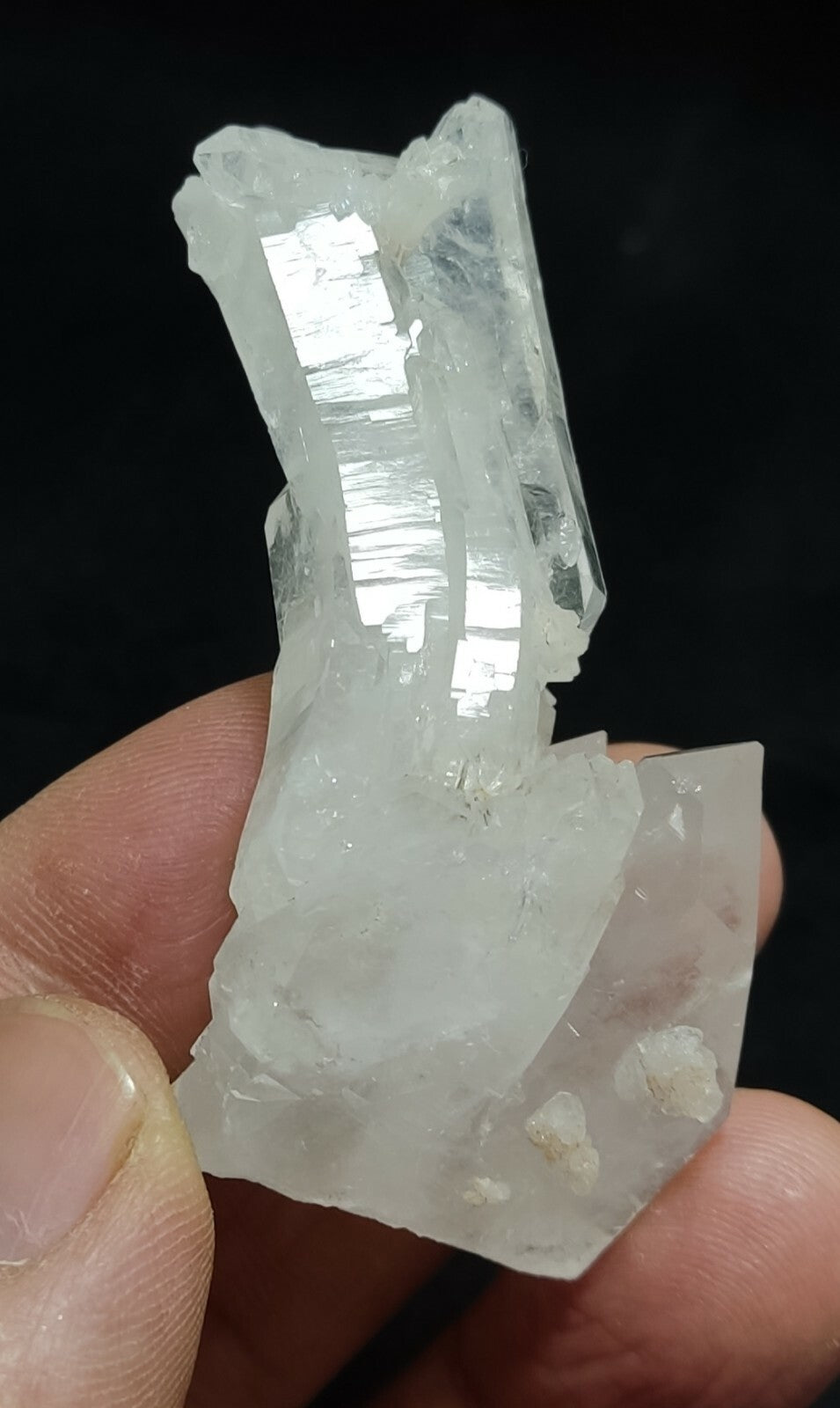 An amazing specimen of terminated Quartz crystal 39 grams