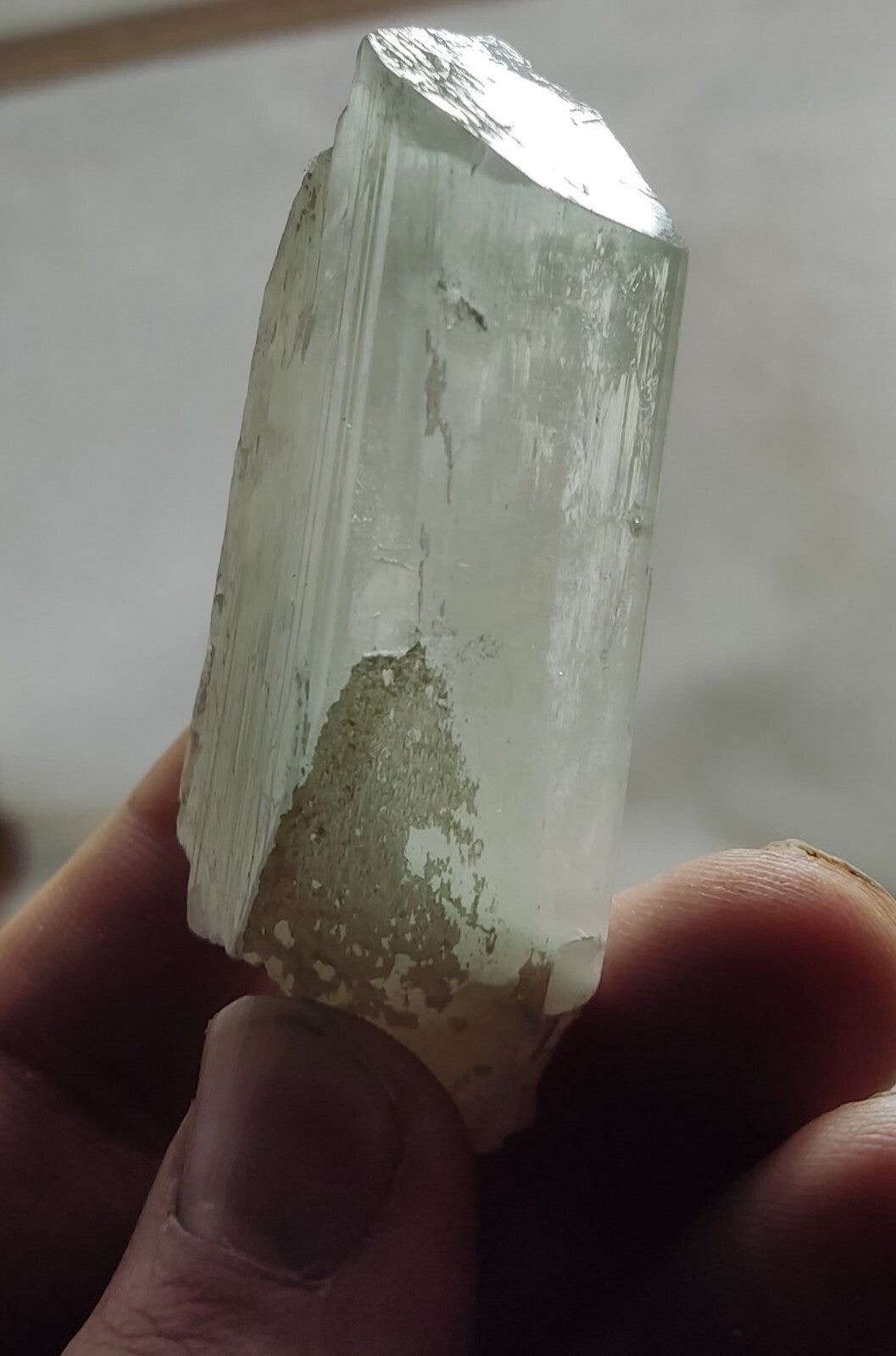 An Aesthetic terminated spodumene floater crystal specimen 92 grams