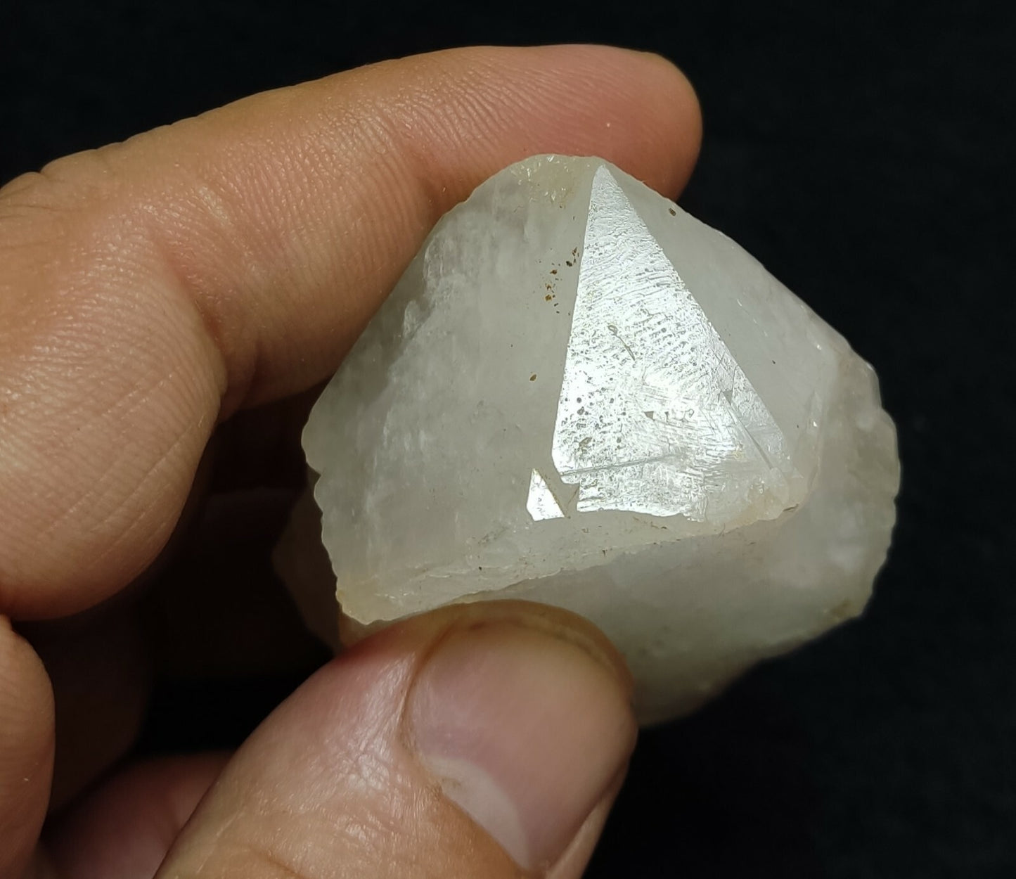 A very Aesthetic Natural beautifully terminated Quartz crystal 86 grams