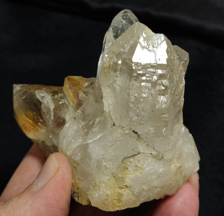 Natural terminated Quartz Crystal Specimen 253 grams