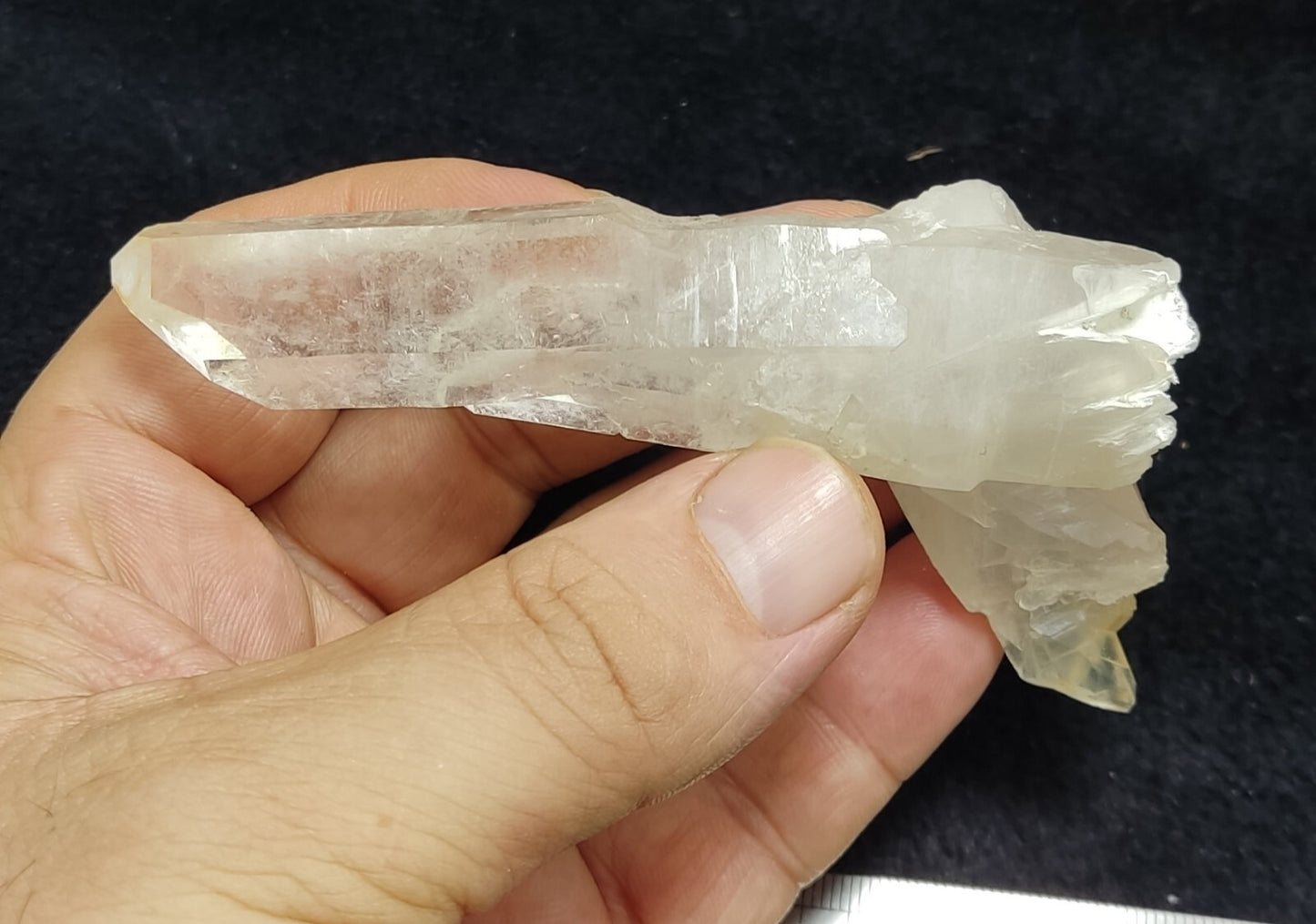An Aesthetic specimen of quartz crystal specimen 76 grams