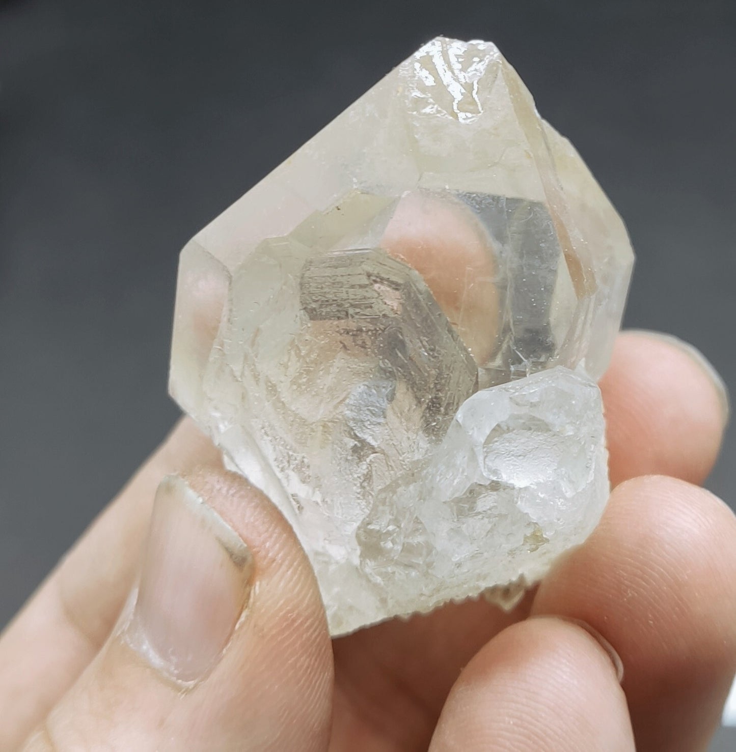 An Aesthetic terminated specimen of Quartz crystal 77 grams