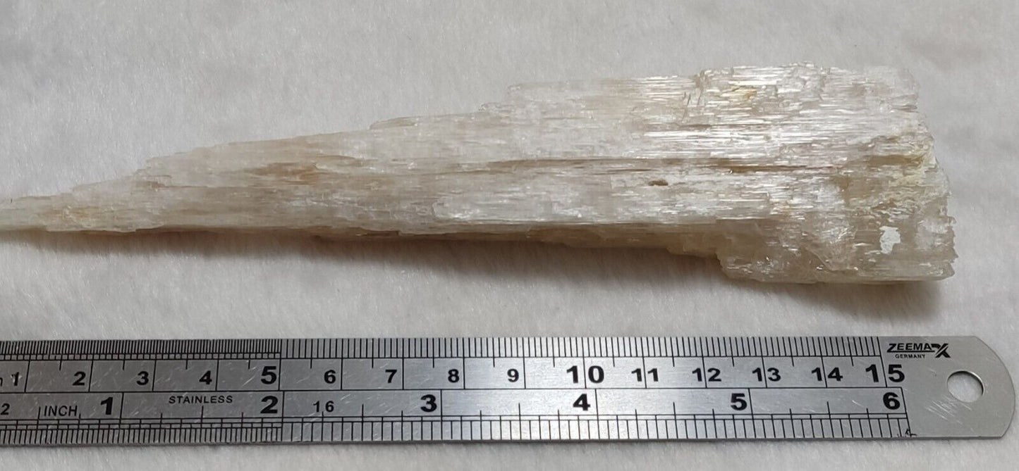 A very Aesthetic Natural elongated fully etched spodumene crystal 200 grams