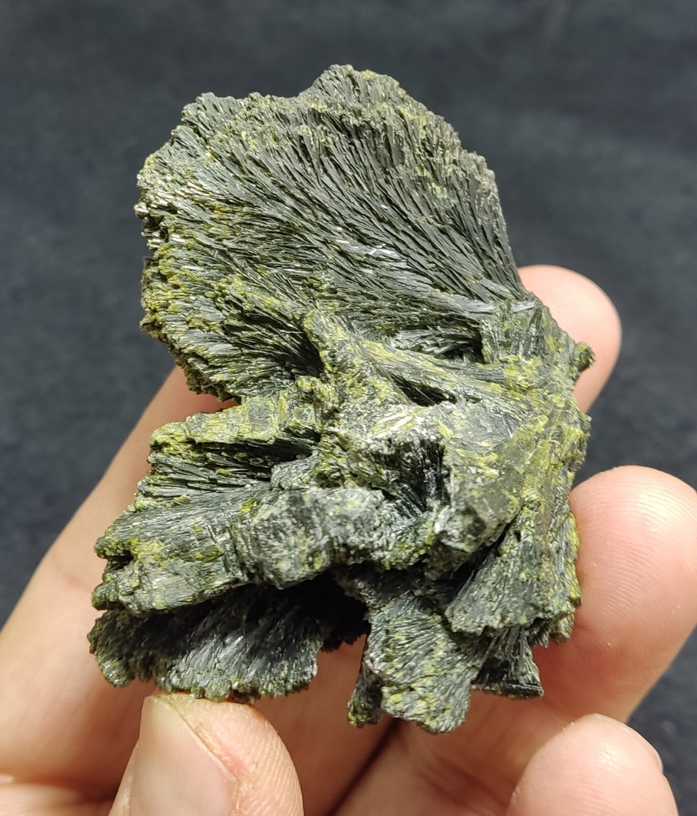 An aesthetic specimen of epidote crystal specimen 118 grams