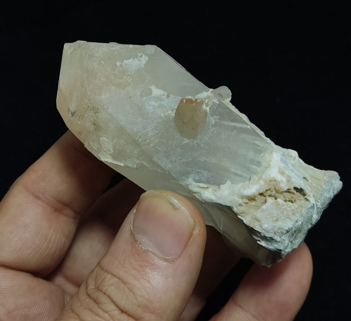 140 grams natural quartz crystal with amphibole inclusions