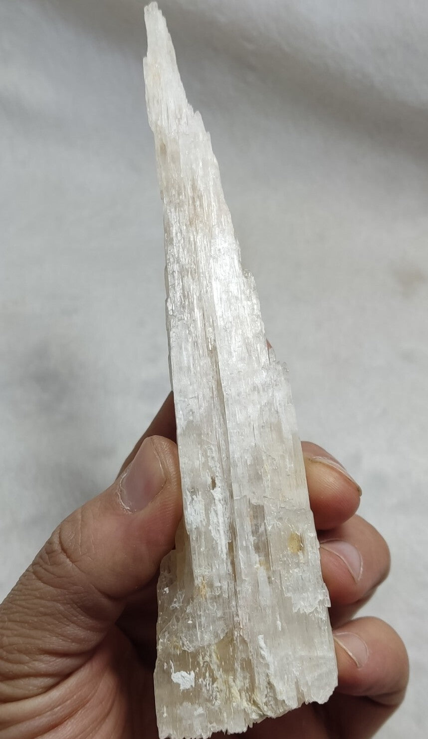 A very Aesthetic Natural elongated fully etched spodumene crystal 200 grams