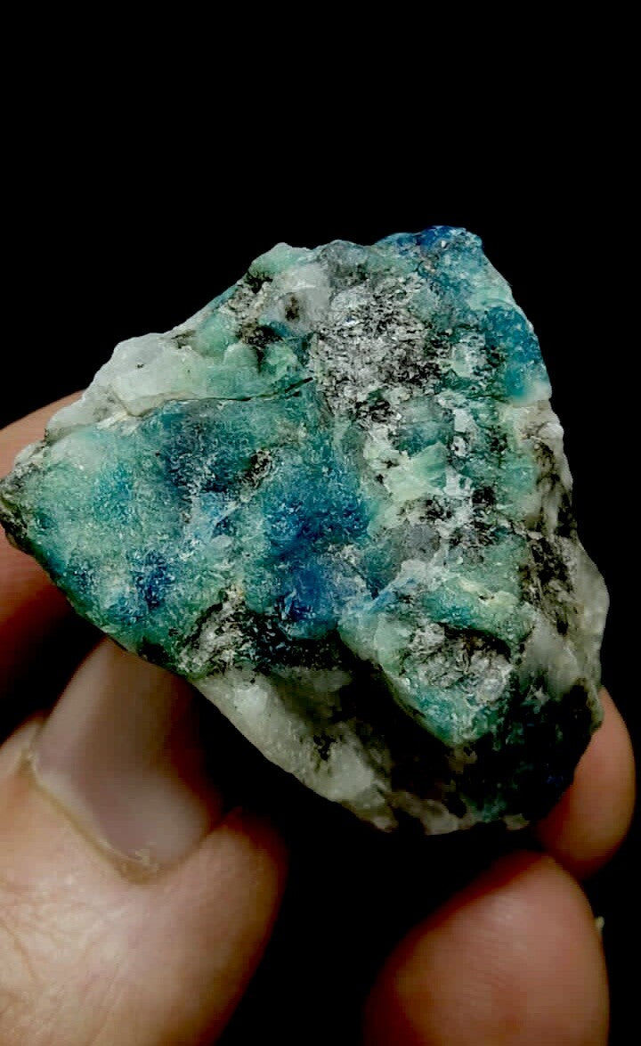 Partly Flourescent Lazurite /Sodalite 32 Grams.