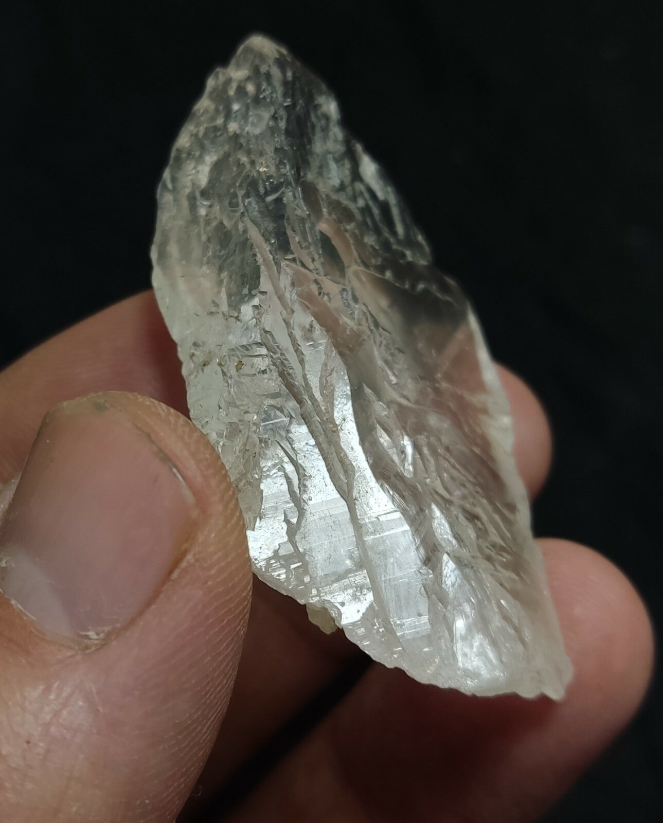 A very Aesthetic Natural beautifully terminated Quartz crystal 27 grams