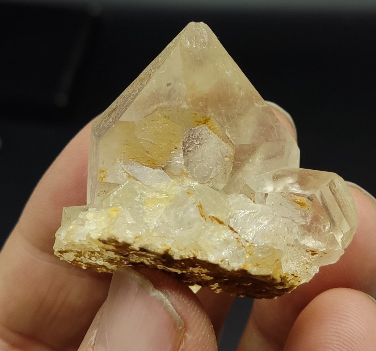 An Aesthetic terminated Quartz crystal specimen 46 grams