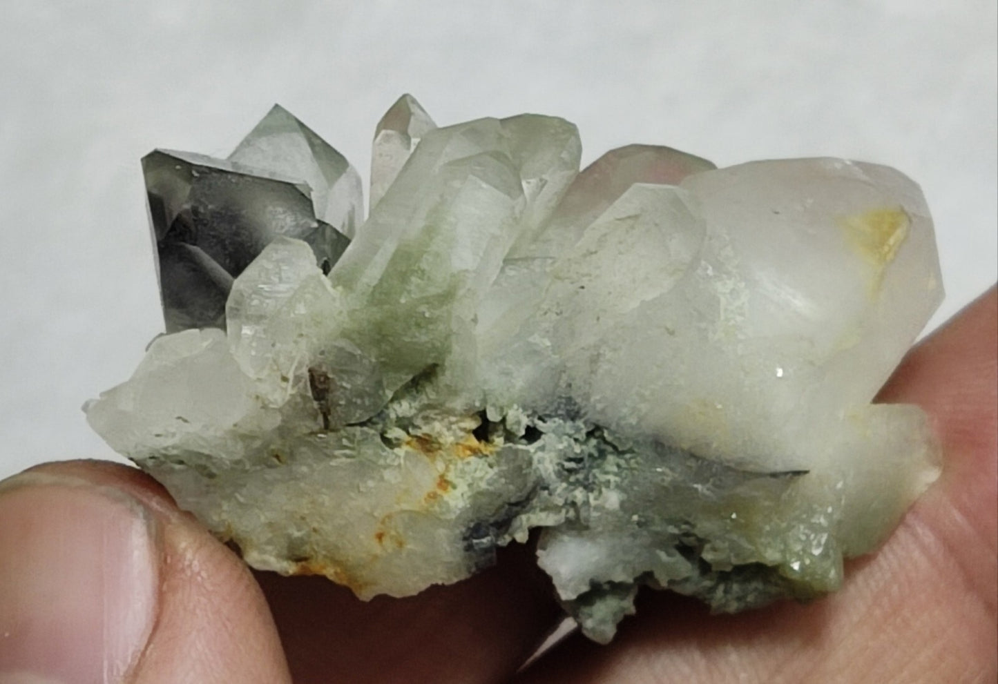 A very Aesthetic Natural terminated Chlorite-brookite Quartz 27 grams