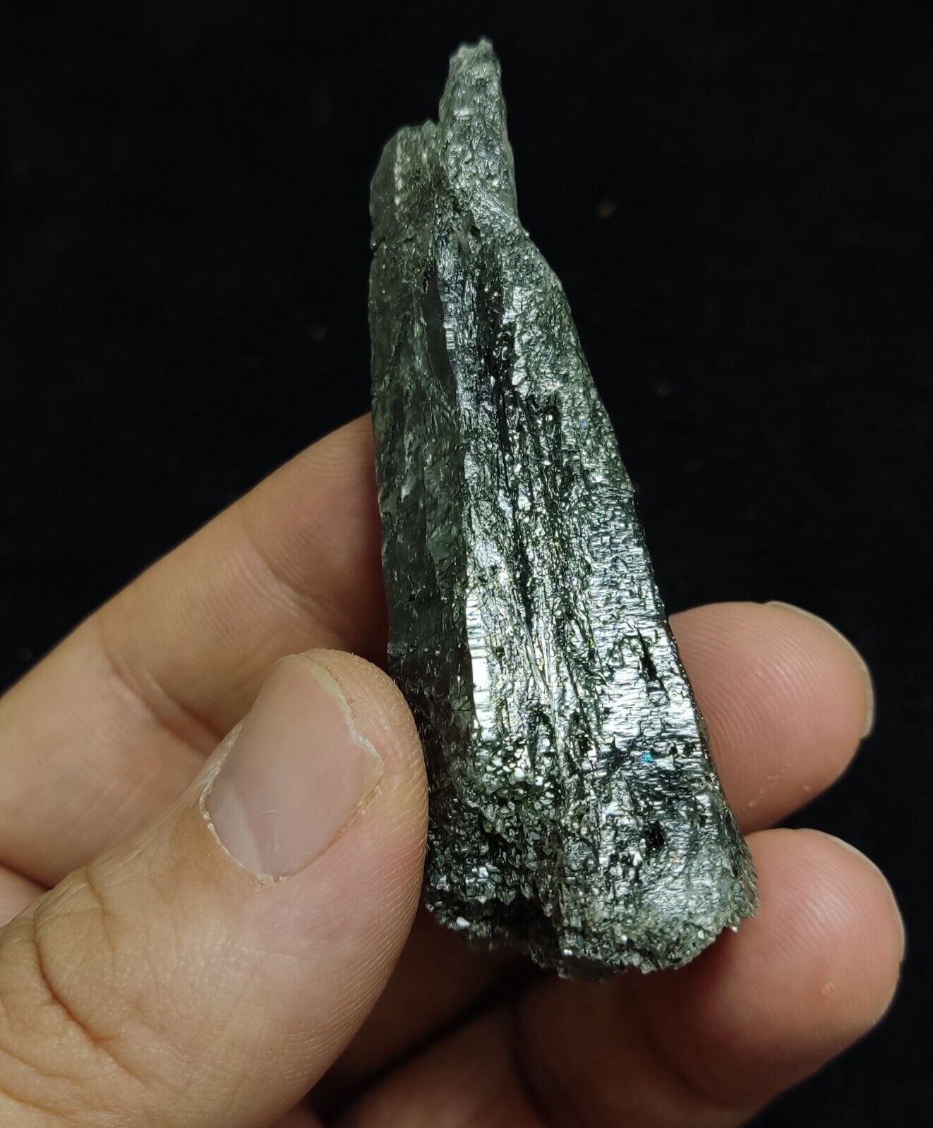 An Aesthetic Natural terminated Chlorite Quartz crystal specimen 39 grams