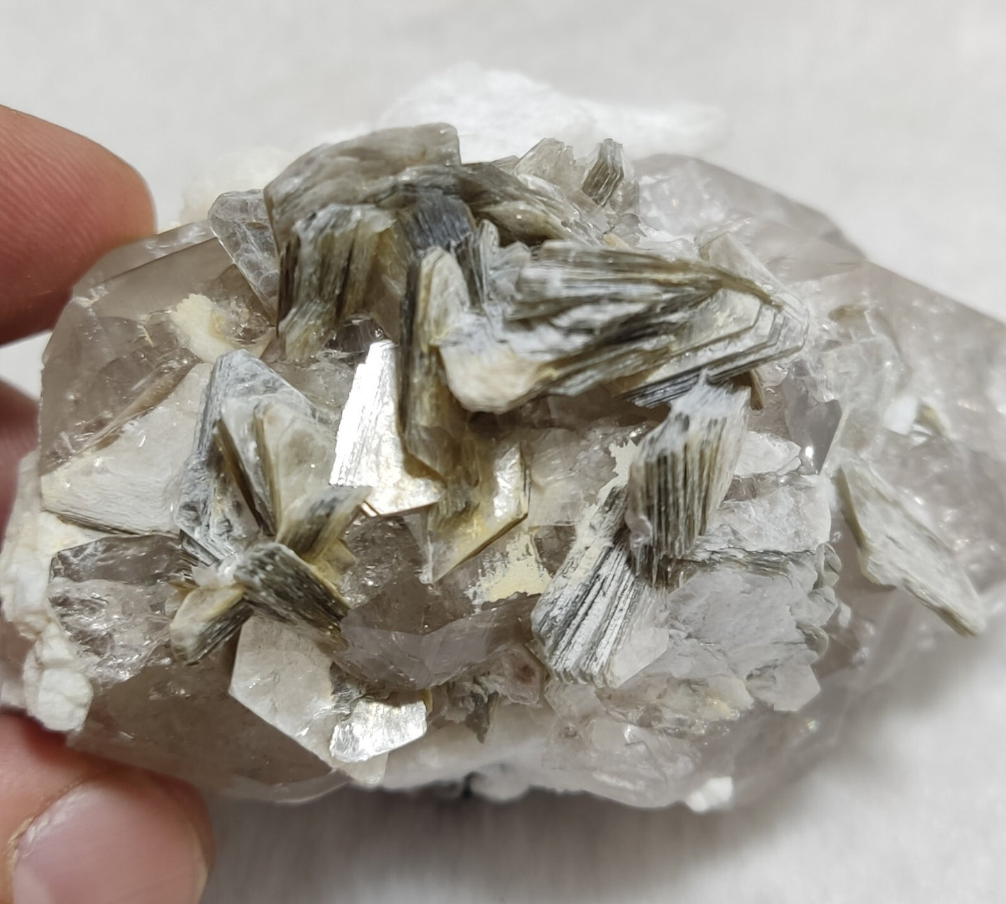 An amazing specimen of quartz with muscovite and albite 260 grams