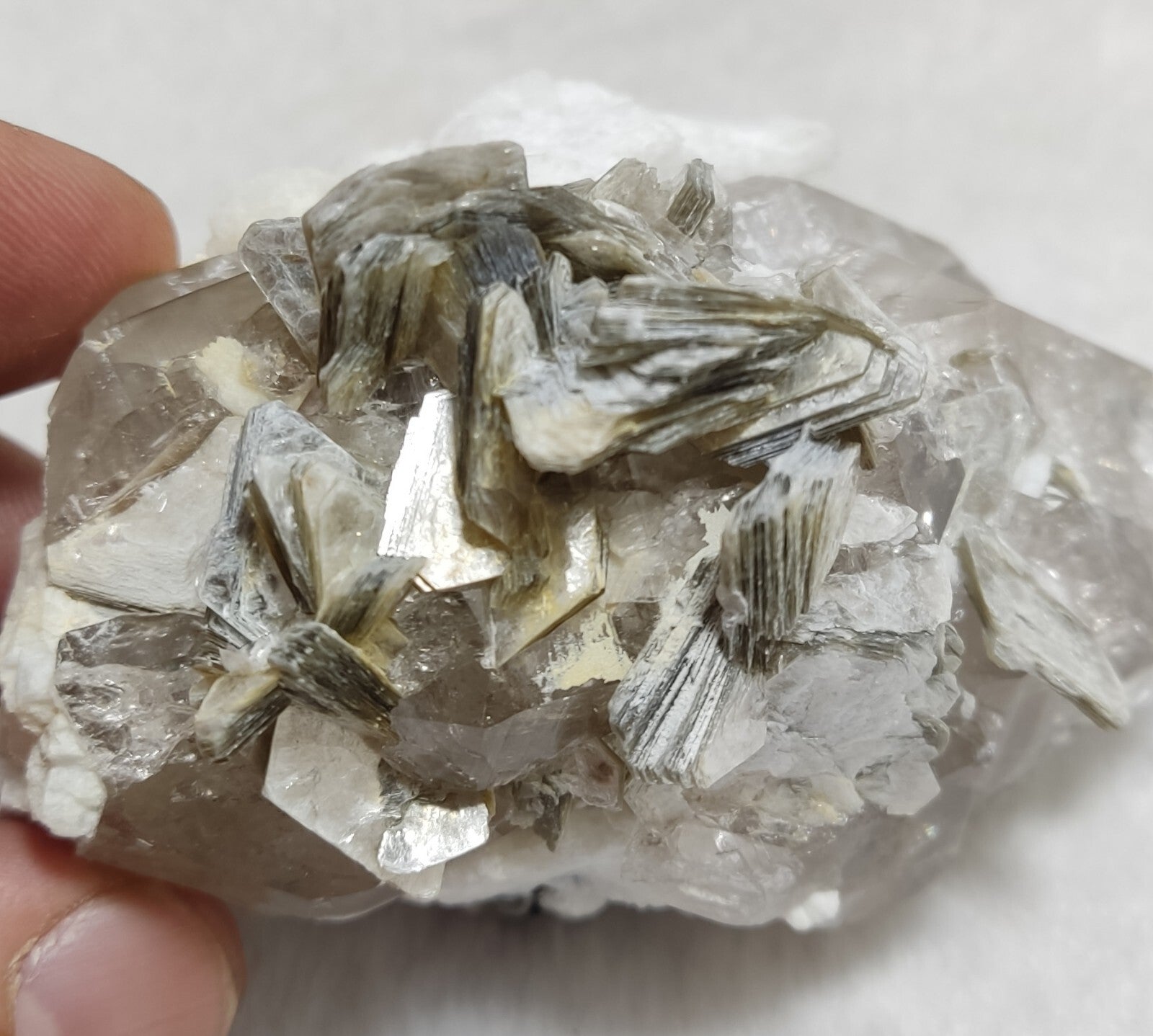 An amazing specimen of quartz with muscovite and albite 260 grams