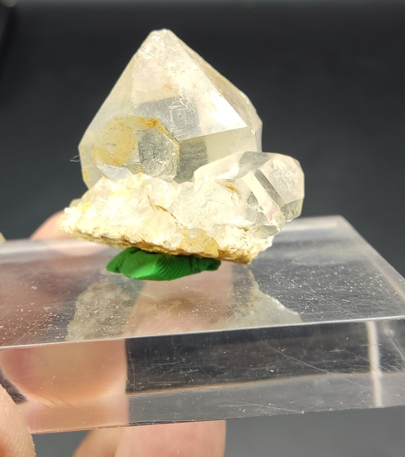 An Aesthetic terminated Quartz crystal specimen 46 grams