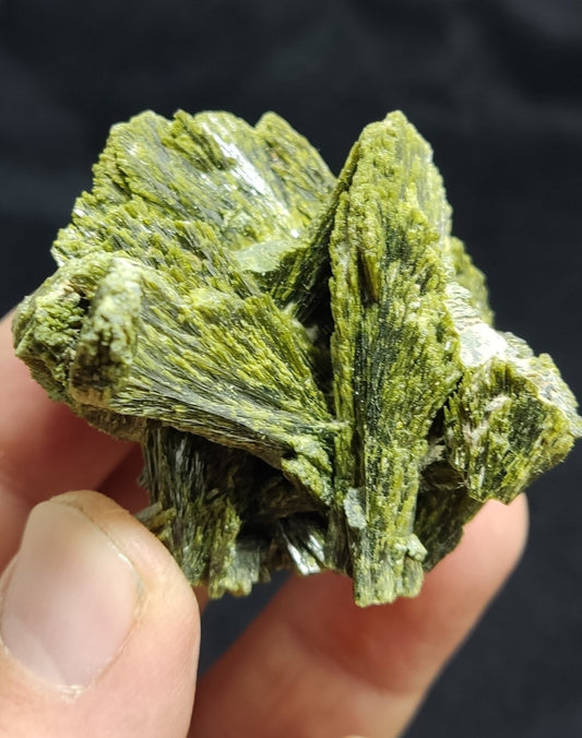 An aesthetic specimen of epidote crystal specimen 73 grams