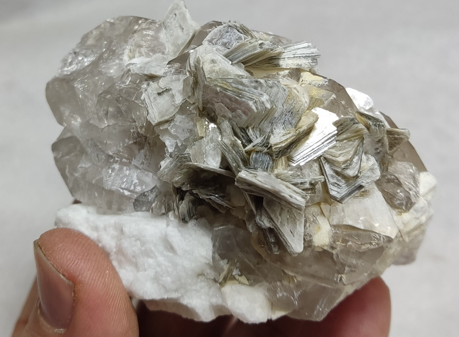 An amazing specimen of quartz with muscovite and albite 260 grams