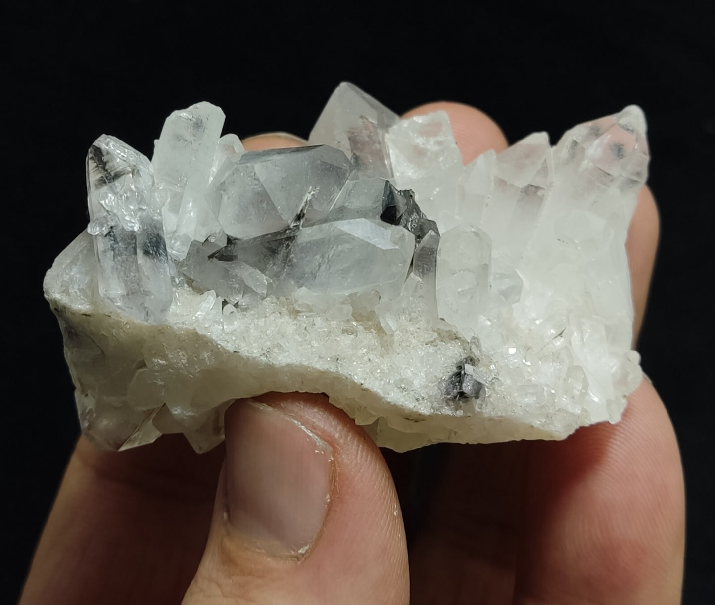 A very Aesthetic Natural terminated brookite Quartz cluster 84 grams