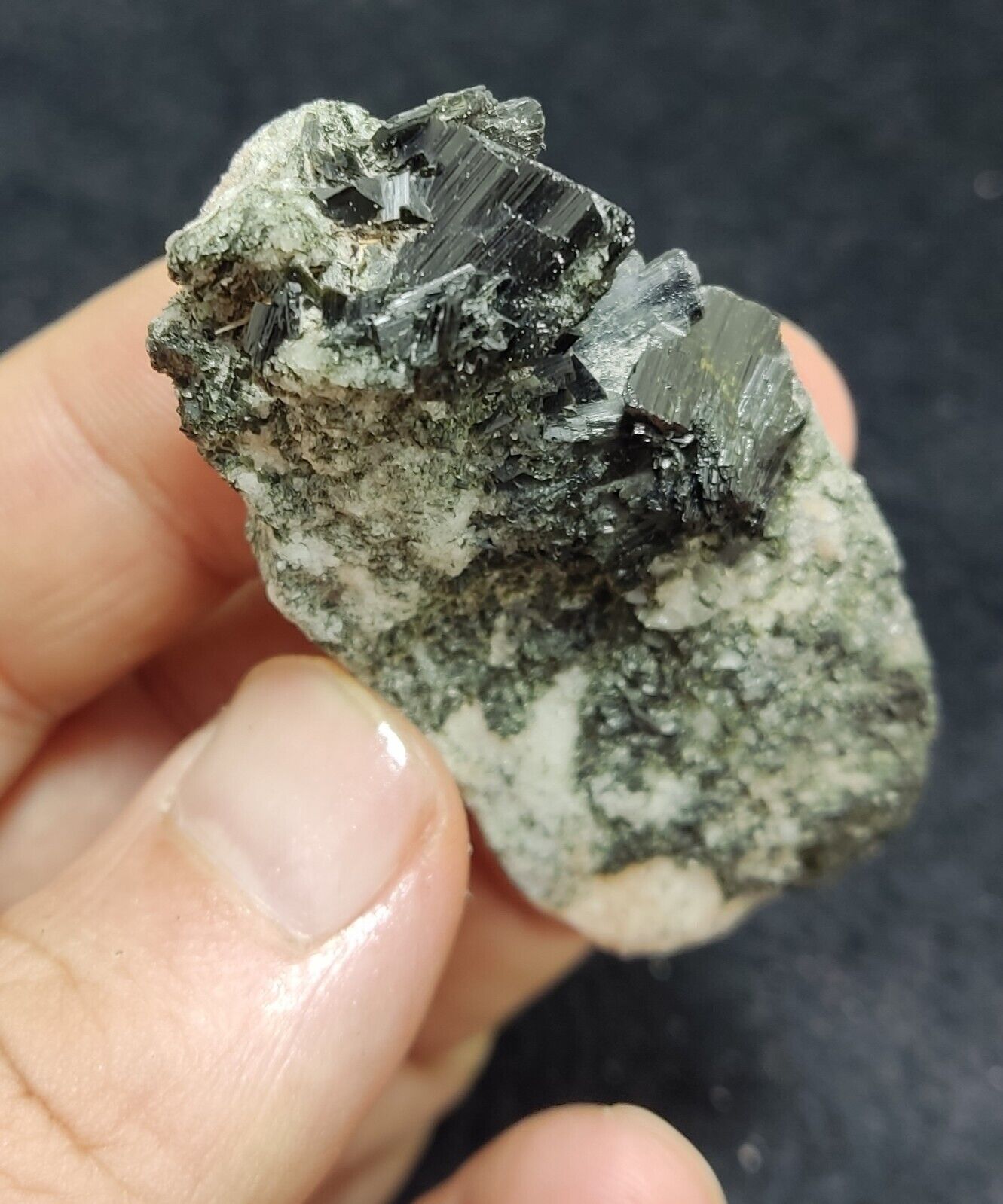 An aesthetic combo specimen of aegirine on albite 38 grams