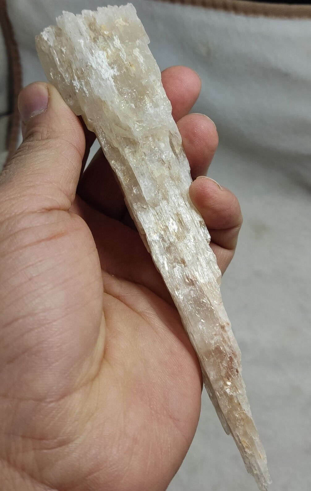 A very Aesthetic Natural elongated fully etched spodumene crystal 200 grams