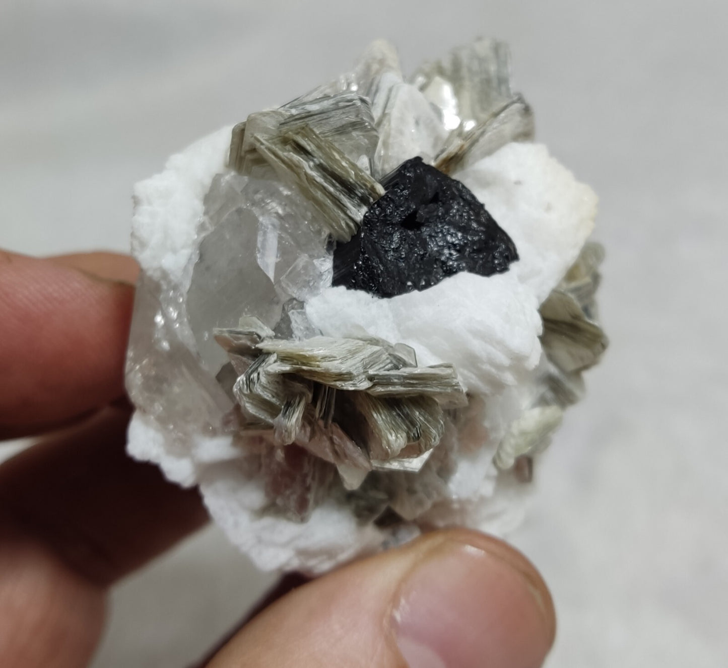 An amazing specimen of quartz with muscovite and albite 134 grams