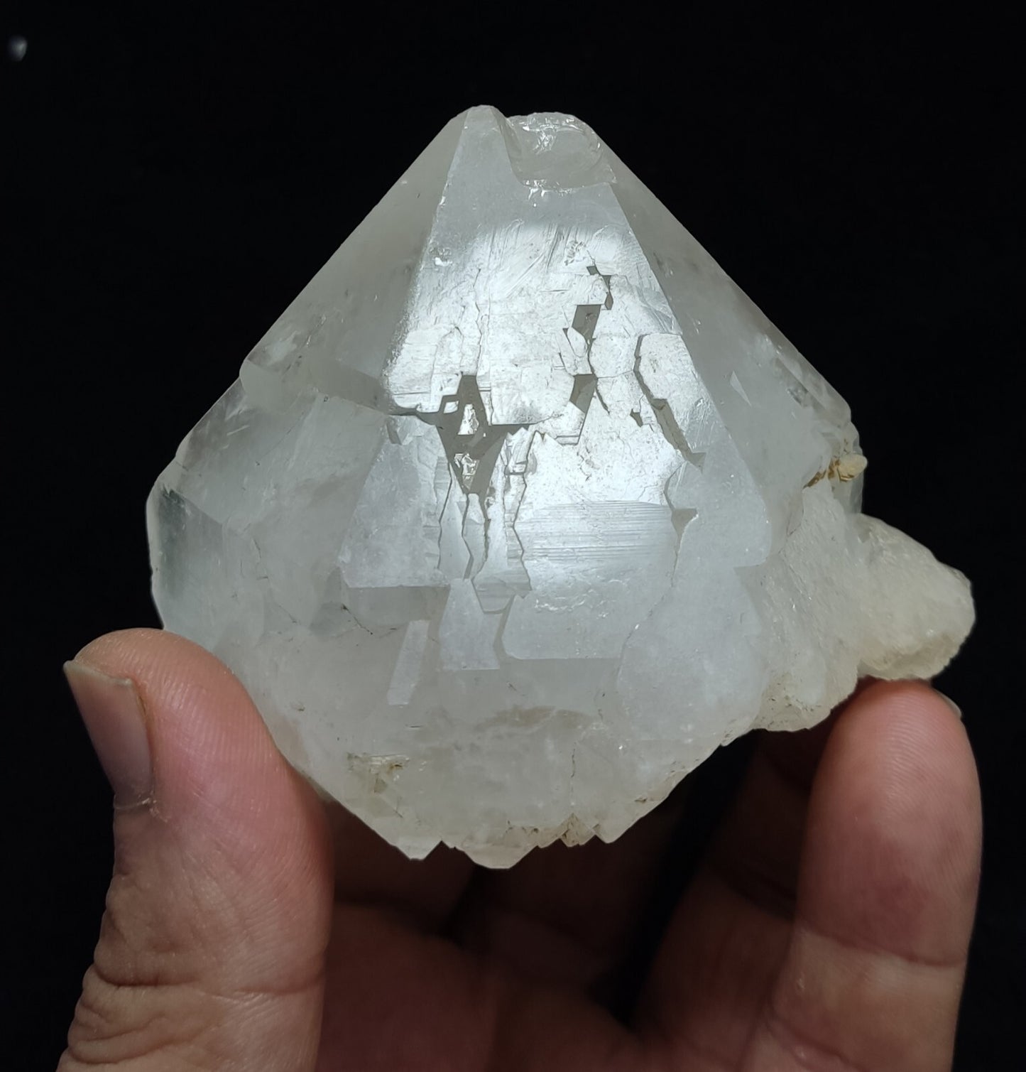 An Aesthetic Natural beautifully terminated Quartz specimen 419 grams
