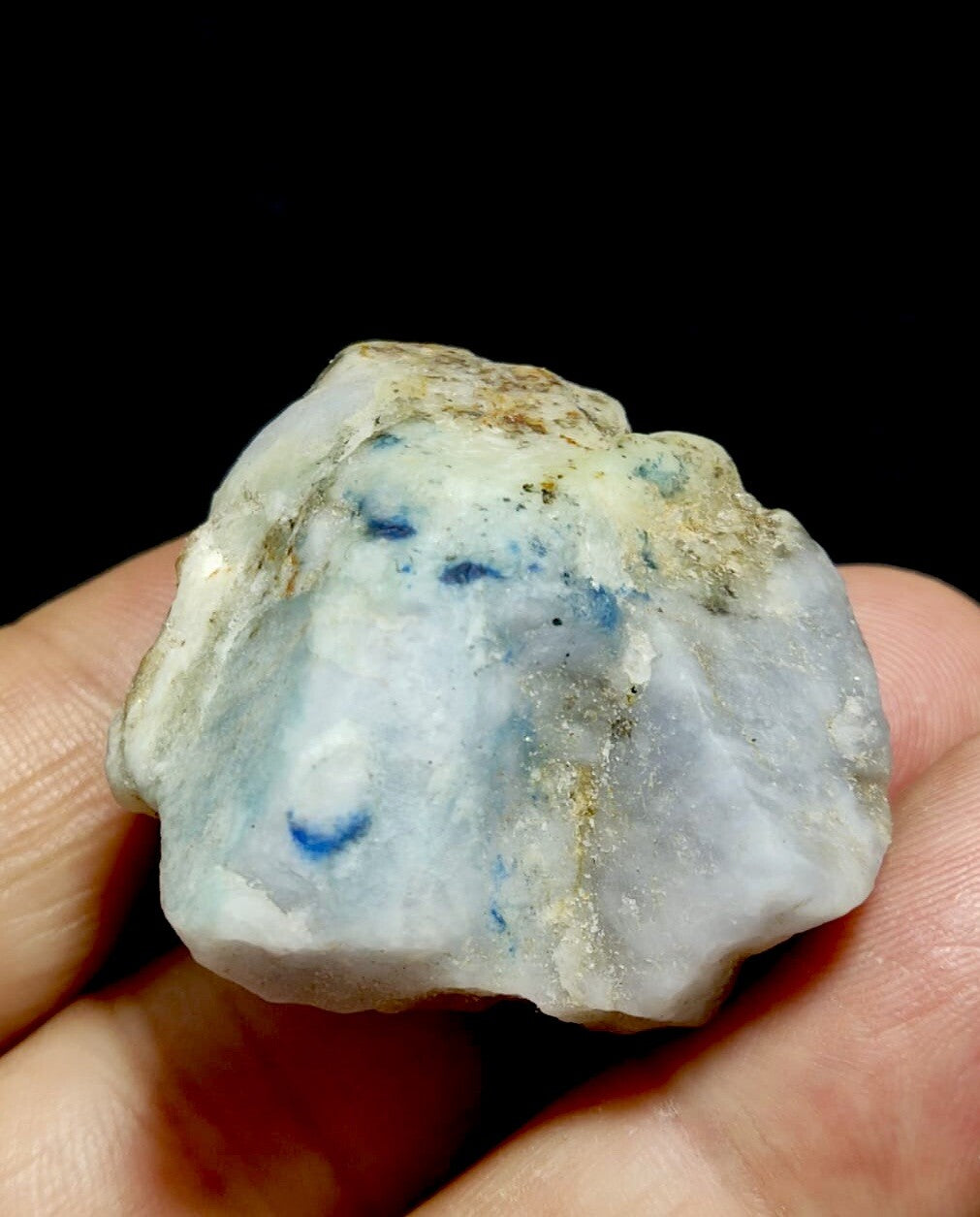 Natural Florescent Hackmanite 31 Grams.