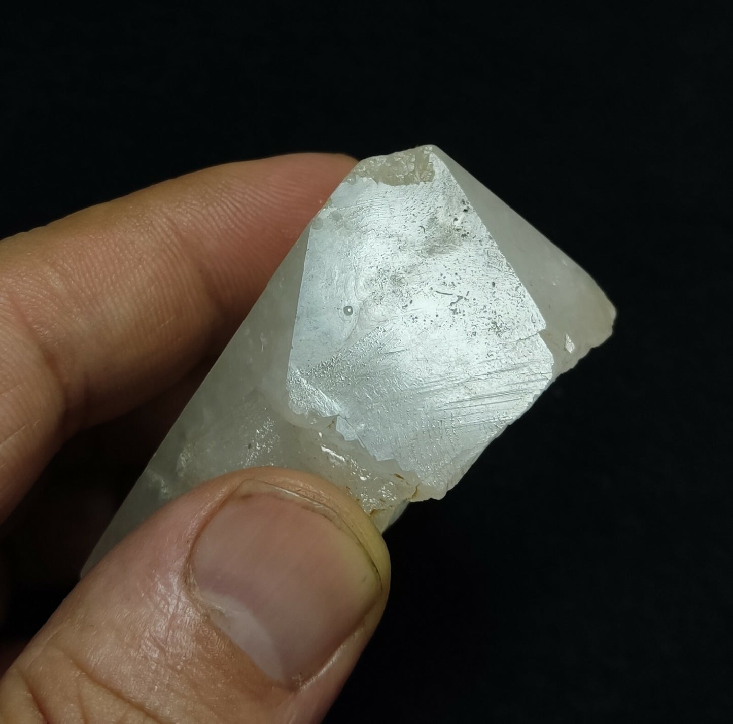 A very Aesthetic Natural beautifully terminated Quartz crystal 86 grams