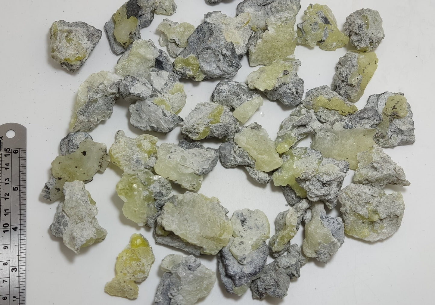 840 grams Brucite on matrix with chromite
