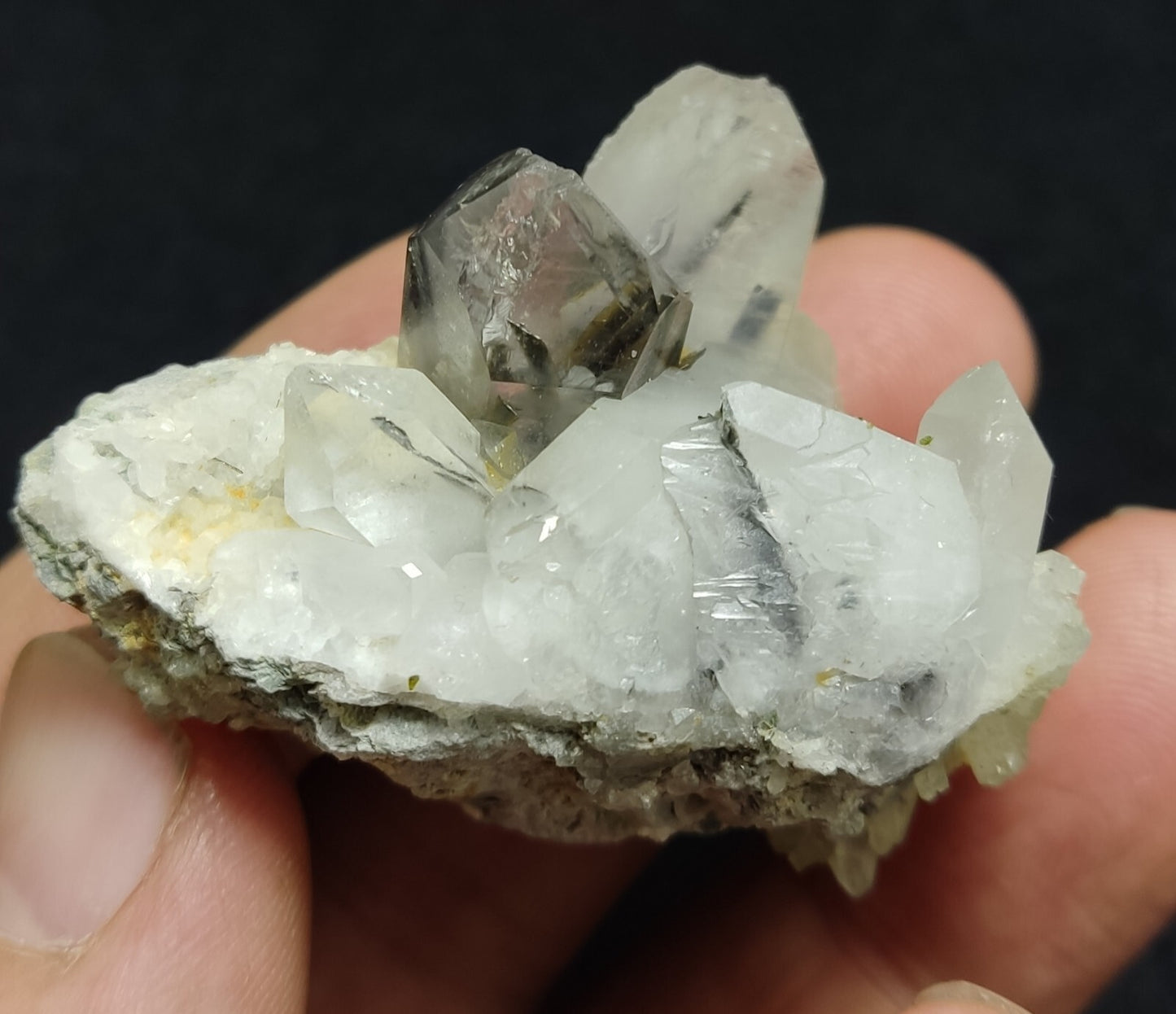 A very Aesthetic Natural terminated brookite Quartz cluster 49grams