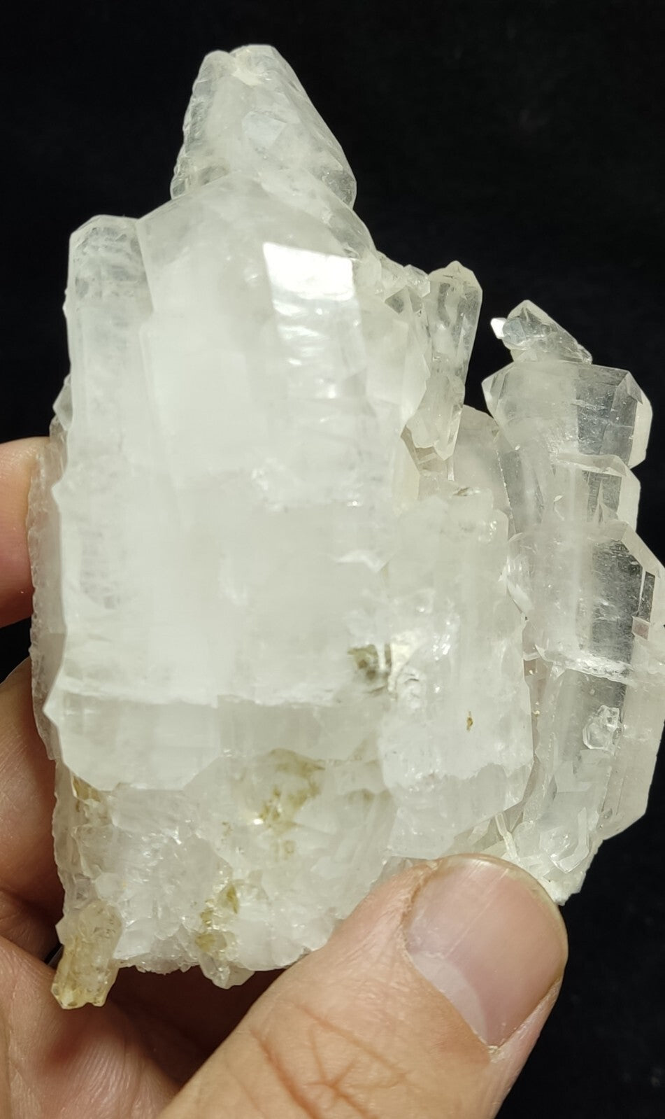 An aesthetic specimen of terminated faden Quartz crystals cluster 197 grams