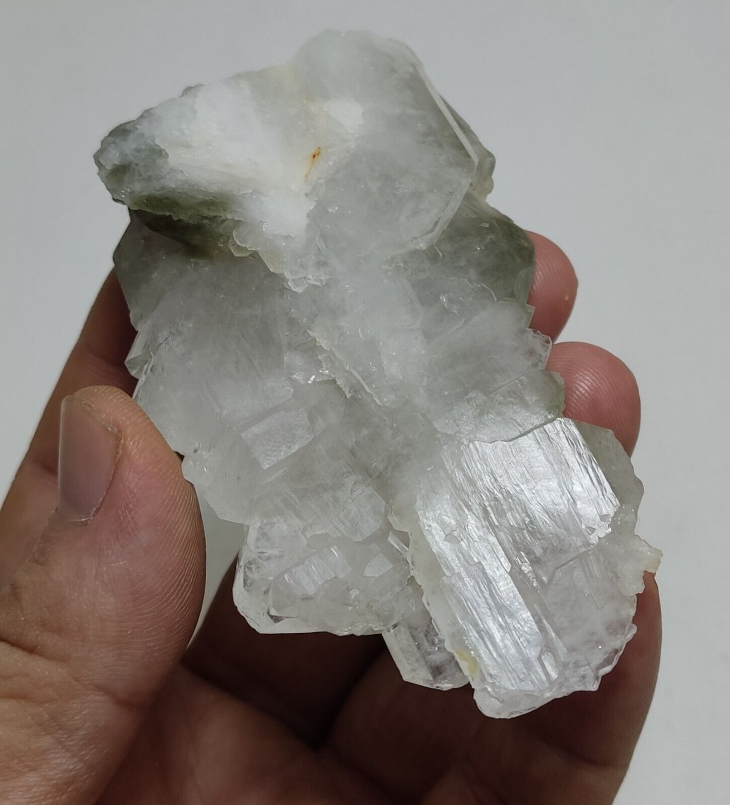 An Aesthetic Natural terminated quartz with Chlorite inclusions 108 grams