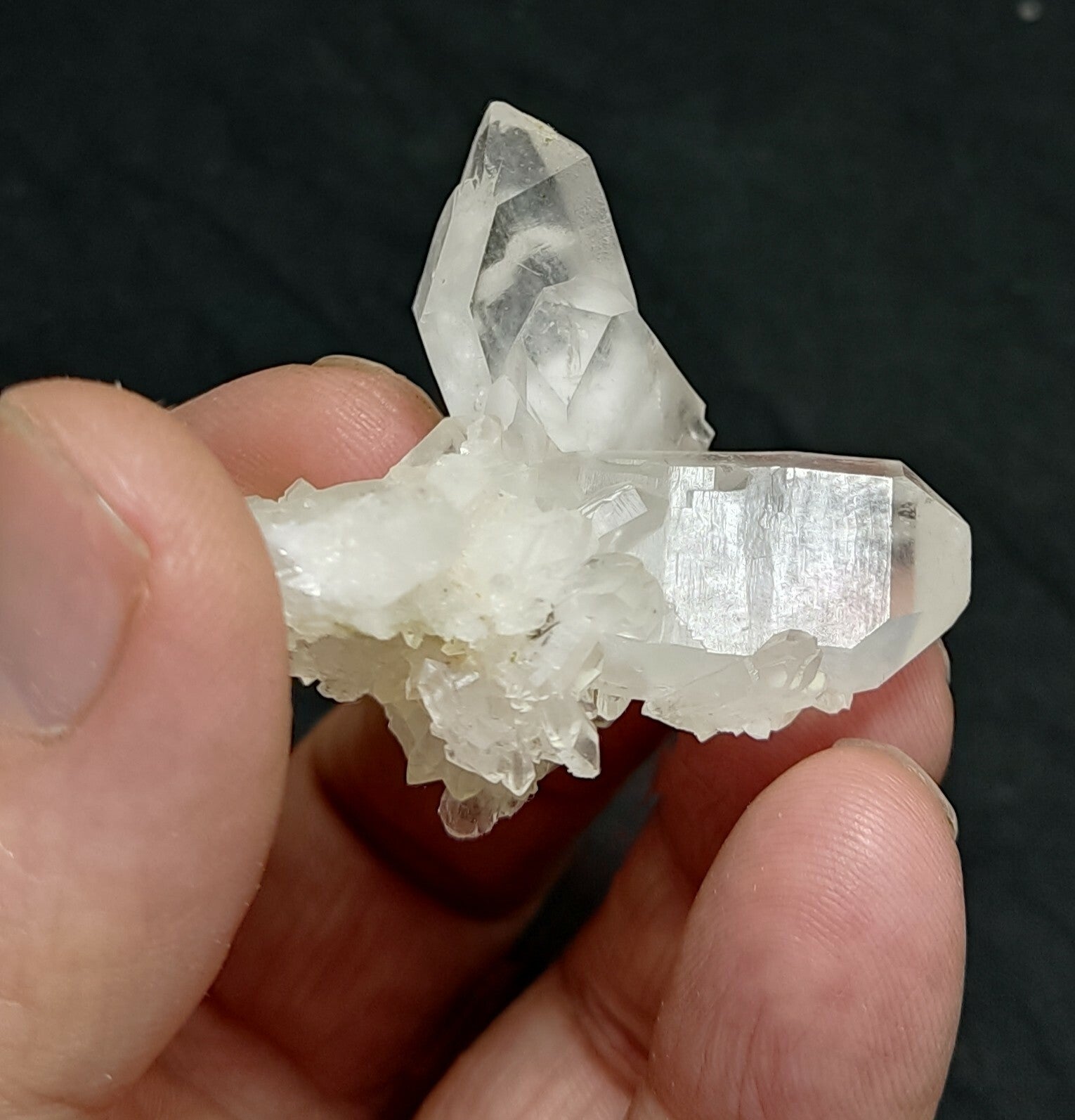 An amazing specimen of terminated Quartz crystal 28 grams