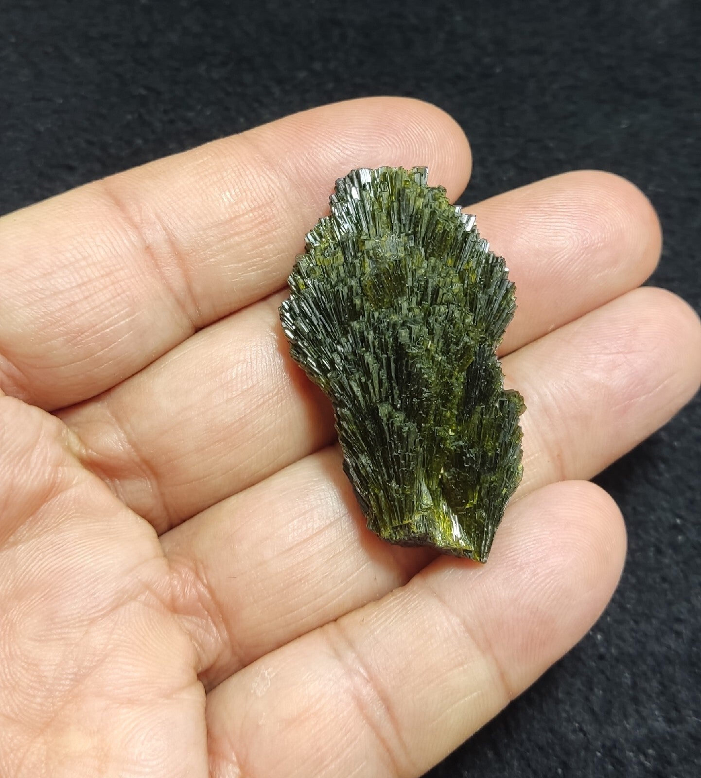 Single natural Epidote Crystal spray formations 21 grams