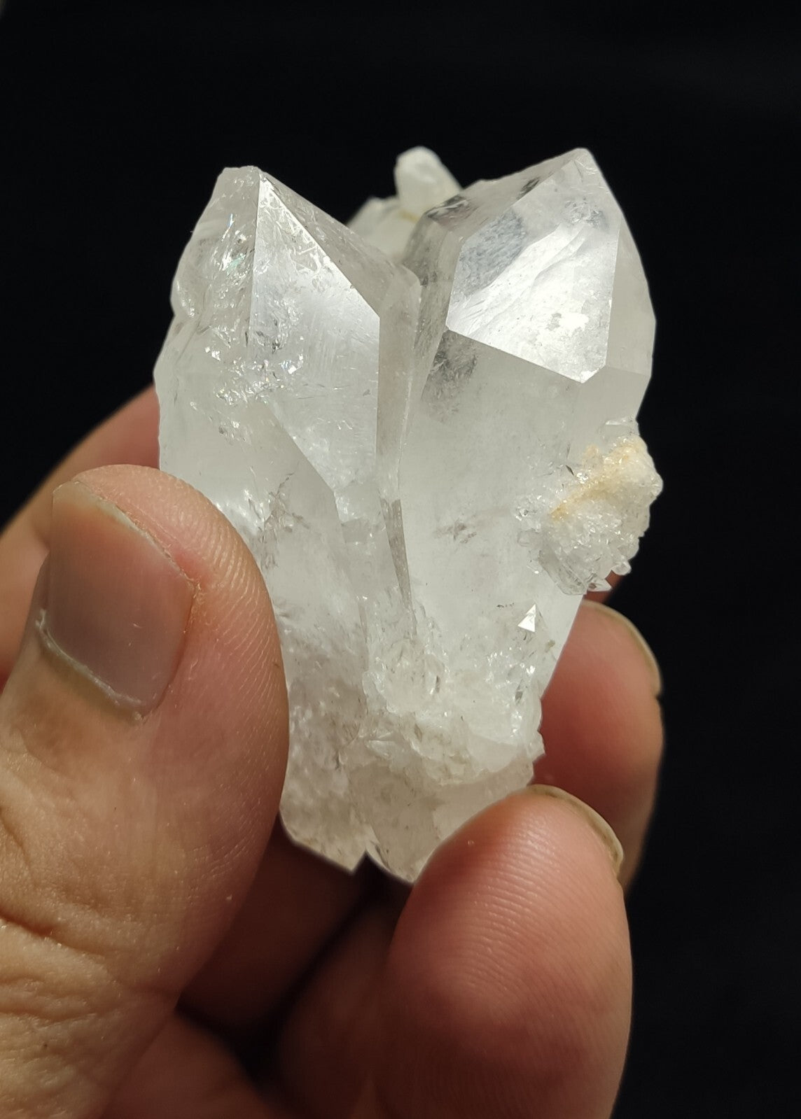 An Aesthetic terminated specimen of Quartz 91 grams