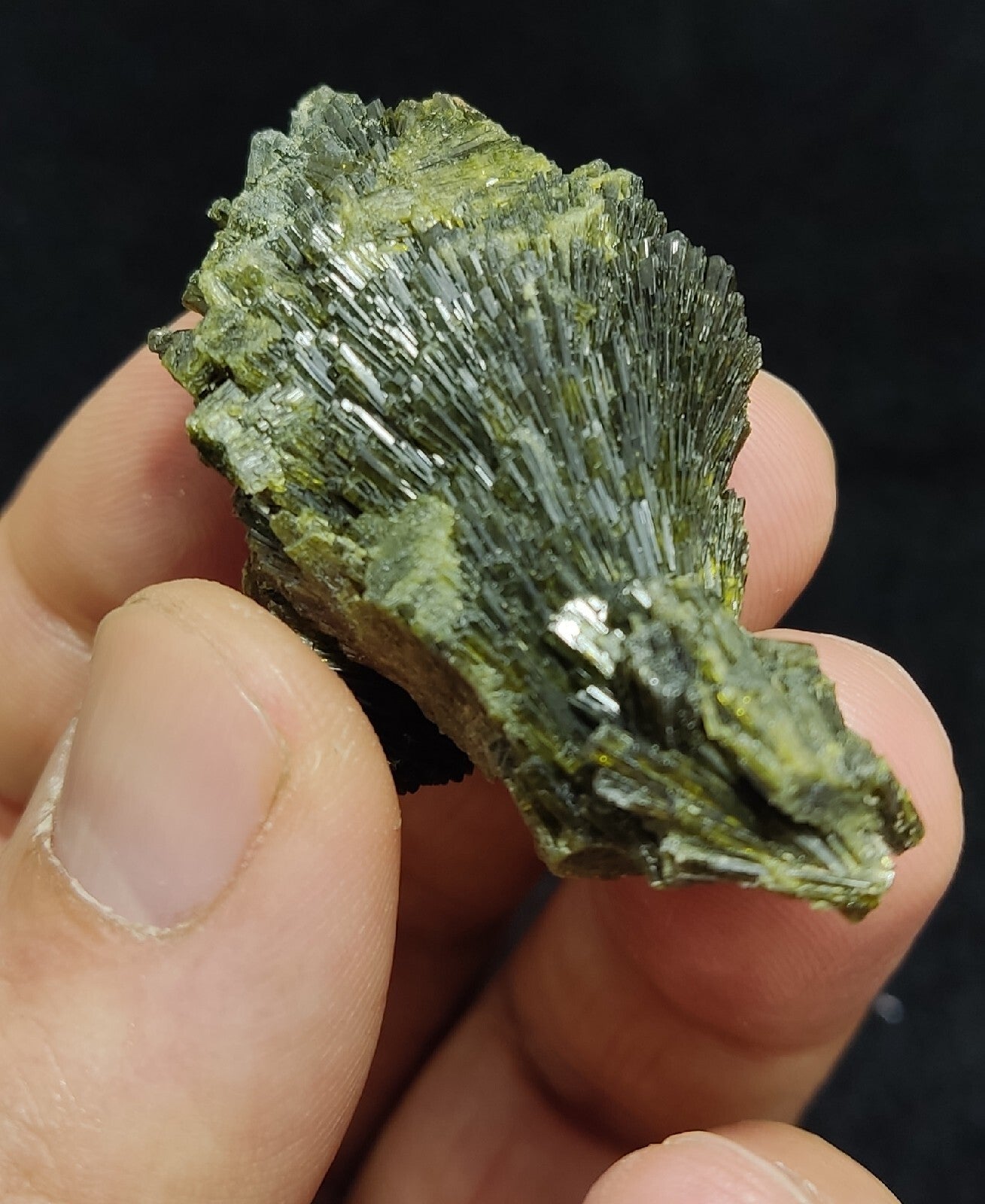 Single natural Epidote Crystal spray formations 29 grams