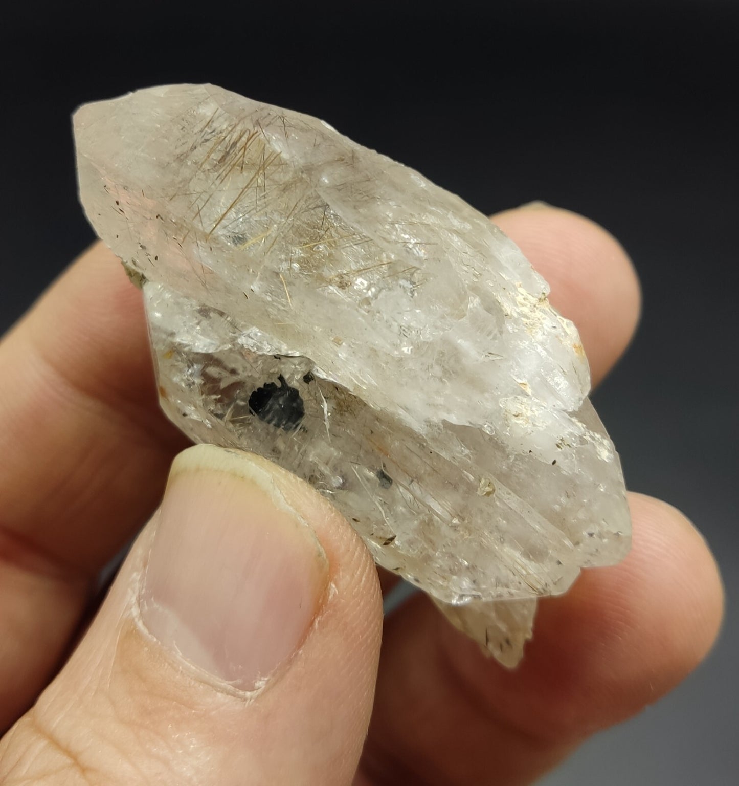 An Aesthetic specimen of rutiles included quartz crystal 37 grams