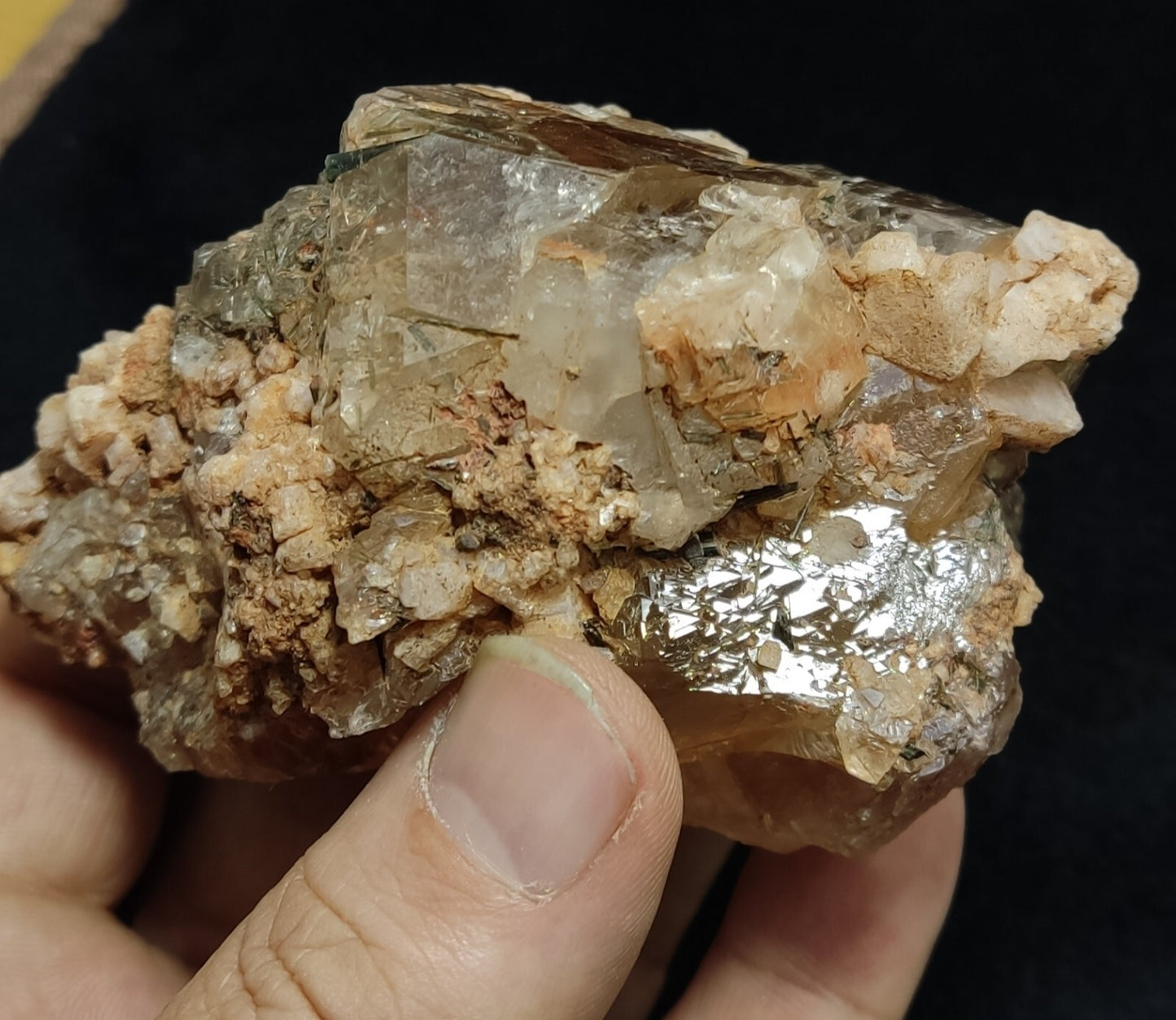 An Aesthetic terminated Quartz floater with aegirine 381 grams