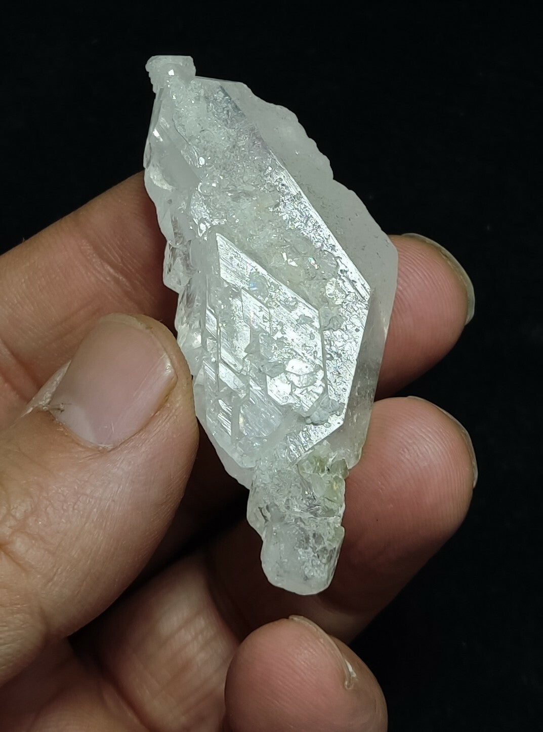 An amazing specimen of terminated faden Quartz crystal 26 grams
