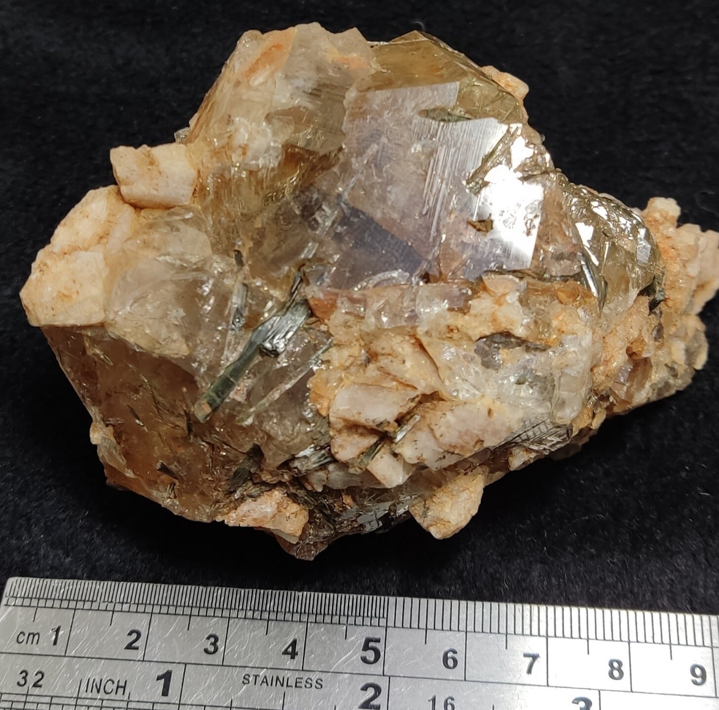 An Aesthetic terminated Quartz floater with aegirine 381 grams
