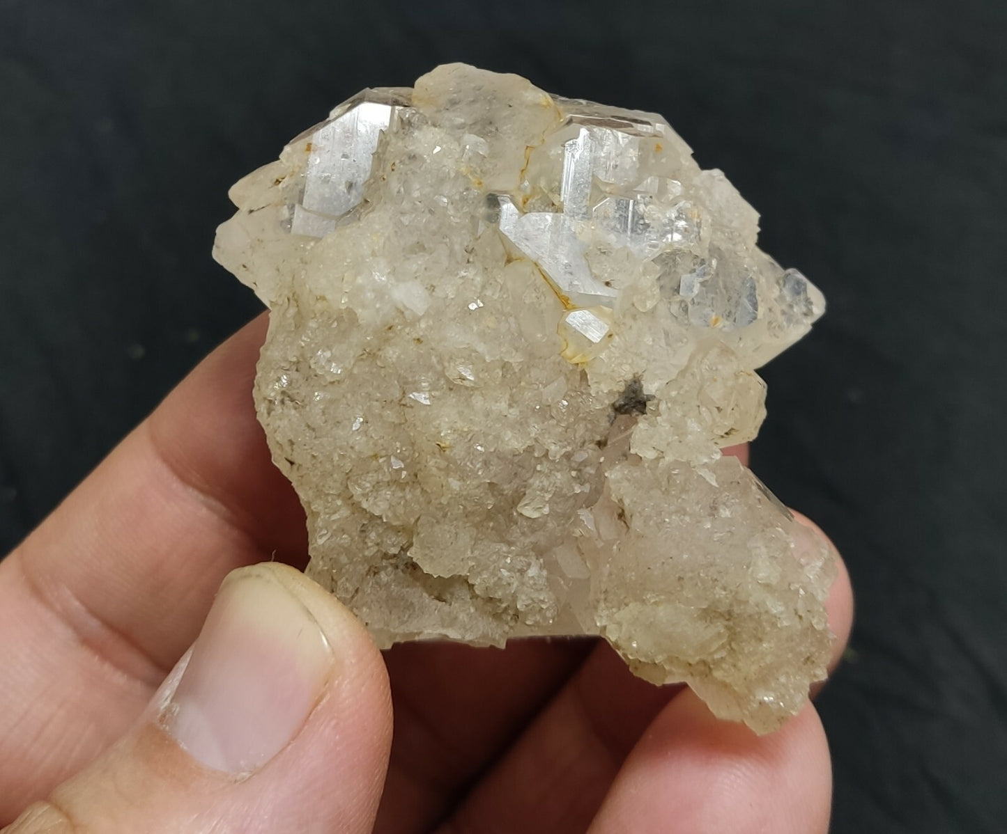 An aesthetic specimen of terminated Quartz crystals cluster 86 grams