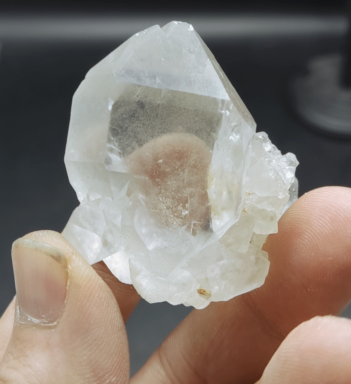 An Aesthetic terminated specimen of Quartz crystal 59 grams