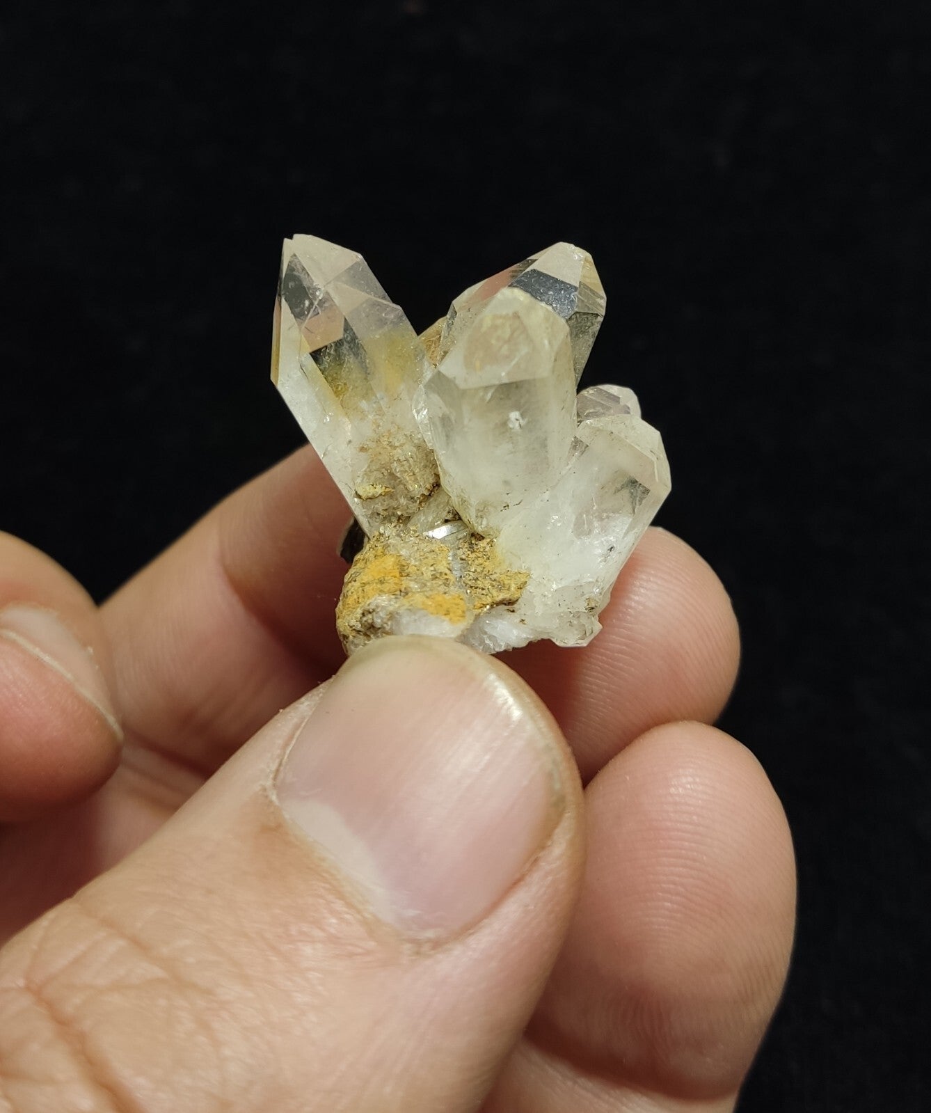 A small thumbna Aesthetic Natural beautifully terminated Quartz cluster 11 grams